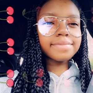 Meet your Posher, Lacy